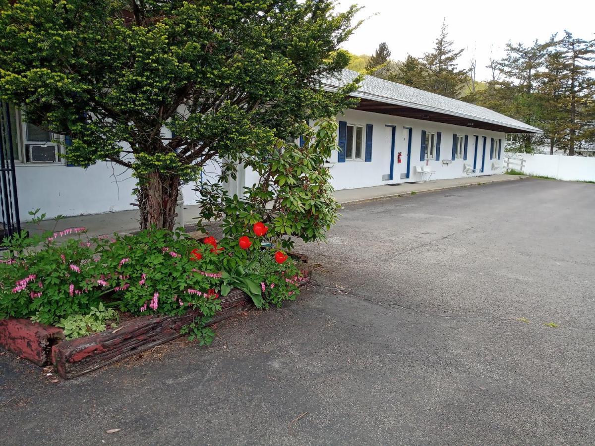 Elm Tree Motel Craryville Экстерьер фото